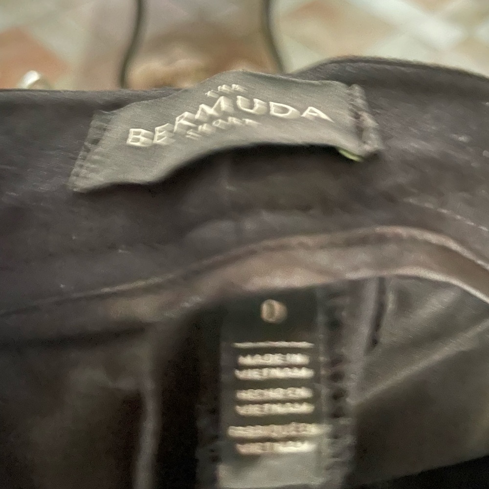 White House black market Bermudan short size 0. Worn once to an outdoor wedding